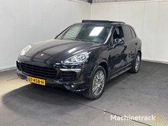 porsche---cayenne---3.0-s-e-hybrid---car---2015