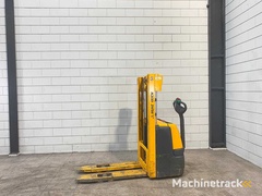 jungheinrich---2014---ejc112---stapelaar