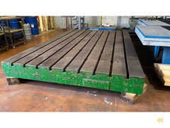 rillentisch-aus-gusseisen