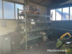 schäfer---werkplaatsrek-met-diverse-stalen-onderdelen