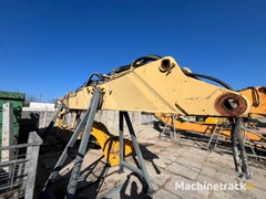 komatsu-excavator-boom