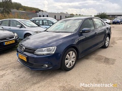 volkswagen-jetta-1.2-tsi-comfortline-2011-08-rzg-8