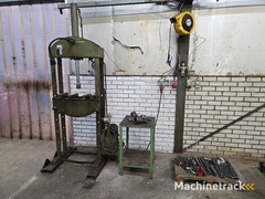 geuma---1976---gv-16---hydraulische-pers