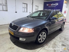 skoda---octavia---1.6-ambiente-bns---13-hbp-4