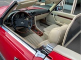 Miniaturansicht von Mercedes - 560 SL - Oldtimer