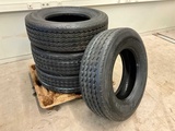 Minituur van 4x 315/70 R22.5 Retread Vrachtwagenband