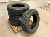 Minituur van 4x 295/60 R22.5 Hankook Retread Vrachtwagenband
