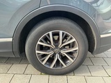Miniaturansicht von 2023 Volkswagen Tiguan Pkw