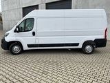 Minituur van 2023 Peugeot boxer lichte vracht - 27000km - 3pers - trekhaak