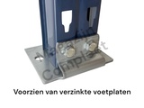 Minituur van Grote zware werkbank met gladde betonplex platen.