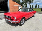 Minituur van Ford - Mustang cabrio - Oldtimer