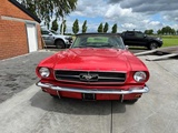 Minituur van Ford - Mustang cabrio - Oldtimer