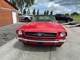 Minituur van Ford - Mustang cabrio - Oldtimer