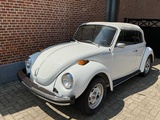 Minituur van 1978 Volkswagen Cabrio Kever 1.6 injectie white edition karmann Oldtimer