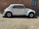 Minituur van 1978 Volkswagen Cabrio Kever 1.6 injectie white edition karmann Oldtimer