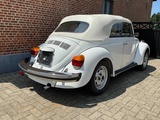 Minituur van 1978 Volkswagen Cabrio Kever 1.6 injectie white edition karmann Oldtimer