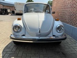 Minituur van 1978 Volkswagen Cabrio Kever 1.6 injectie white edition karmann Oldtimer