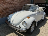Minituur van 1978 Volkswagen Cabrio Kever 1.6 injectie white edition karmann Oldtimer