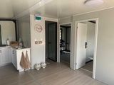 Minituur van 2025 Rhino Houses 36,5 m2 2 slaapkamers, badkamer en keuken Mobiele woonunit / Tiny house