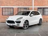 Minituur van Porsche Cayenne Turbo 4.8 V8 500hp 2013 OEM Sport Design 500pk 2013