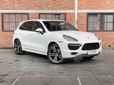 Minituur van Porsche Cayenne Turbo 4.8 V8 500hp 2013 OEM Sport Design 500pk 2013