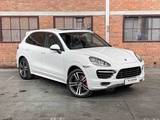 Minituur van Porsche Cayenne Turbo 4.8 V8 500hp 2013 OEM Sport Design 500pk 2013