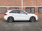 Minituur van Porsche Cayenne Turbo 4.8 V8 500hp 2013 OEM Sport Design 500pk 2013