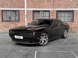 Minituur van Dodge Challenger SXT PLUS 3.6 V6 305pk 2015