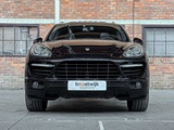 Minituur van Porsche Cayenne Turbo 4.8 V8 493pk 2010