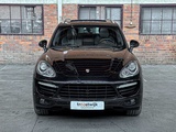 Minituur van Porsche Cayenne Turbo 4.8 V8 493pk 2010