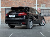 Minituur van Porsche Cayenne Turbo 4.8 V8 493pk 2010