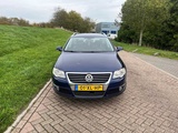 Minituur van VolkswagenPassat Variant 2.0 FSI Highline Airco Cruise Navi Leder, 01-XL-HP