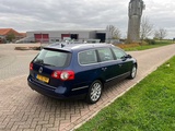 Minituur van VolkswagenPassat Variant 2.0 FSI Highline Airco Cruise Navi Leder, 01-XL-HP