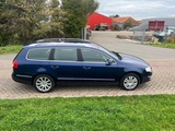 Minituur van VolkswagenPassat Variant 2.0 FSI Highline Airco Cruise Navi Leder, 01-XL-HP