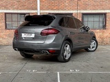 Minituur van Porsche Cayenne 4.8 V8 S 405pk 2013