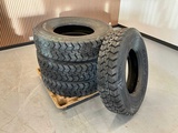 Minituur van 4x 295/80 R22.5 Retread Vrachtwagenband