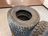 Minituur van 4x 295/80 R22.5 Retread Vrachtwagenband
