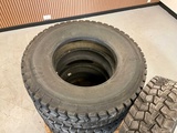 Miniaturansicht von 4x 295/80 R22.5 Runderneuerter LKW-Reifen
