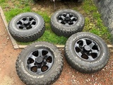 Minituur van BFgoodrich mud terrain banden