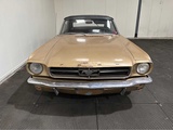 Minituur van Ford - Mustang - cabriolet - Oldtimer - 1965