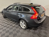 Minituur van Volvo V60 2.4 D6 AWD Plug-In Summum, 8-TGH-56