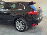 Miniaturansicht von PORSCHE - CAYENNE - Luxus-Sport-SUV -