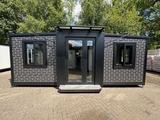 Minituur van 2025 Rhino Houses 36,5 m2 met Glazen wand, 2 slaapkamers, badkamer en keuken Mobiele woonunit / Tiny house