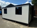 Minituur van 2025 Rhino-Houses 36,5 m2 2 slaapkamers, badkamer en keuken Mobiele woonunit / Tiny house