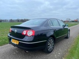 Miniaturansicht von Volkswagen - Passat - 3.2 V6 Highline 4M - PKW - 2006