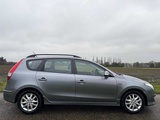 Miniaturansicht von Hyundai - i30 CW - 1.4i i-Motion Bns. - 57-SHL-4 - 2011