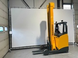 Minituur van Jungheinrich ETV 320 Reach truck, side-shift, hydraulisch verstelbare lepels, free-lift
