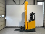 Minituur van Jungheinrich ETV 320 Reach truck, side-shift, hydraulisch verstelbare lepels, free-lift