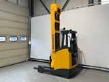 Minituur van Jungheinrich ETV 320 Reach truck, side-shift, hydraulisch verstelbare lepels, free-lift