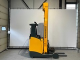 Minituur van Jungheinrich ETV 320 Reach truck, side-shift, hydraulisch verstelbare lepels, free-lift